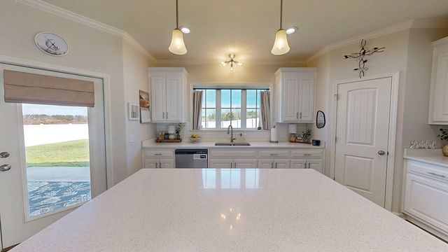 132 Leaf Street, Midland City, AL 36350