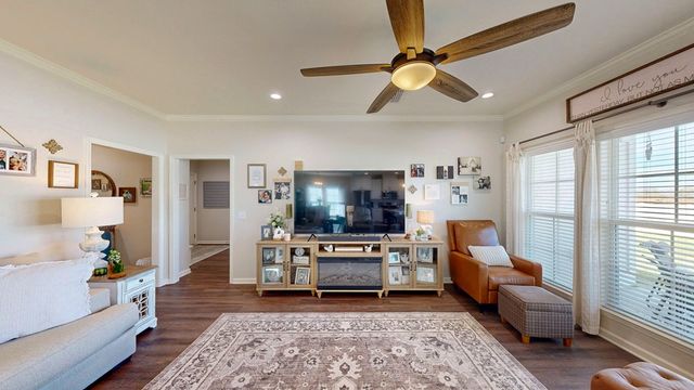 132 Leaf Street, Midland City, AL 36350