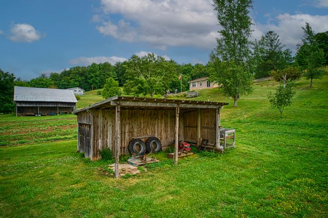 8228 Highway 705, West Liberty, KY 41472