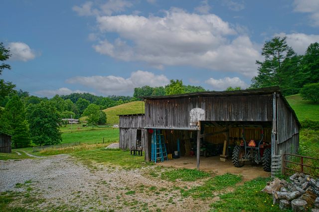 8228 Highway 705, West Liberty, KY 41472