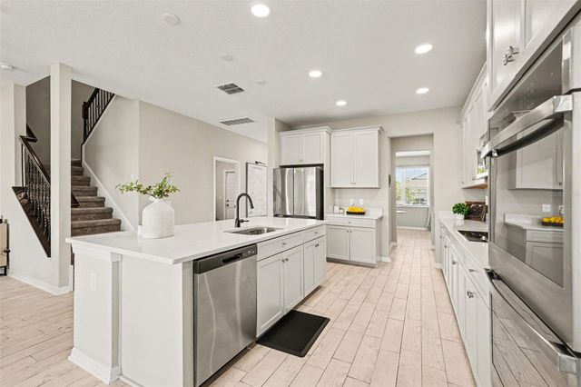 38152 COBBLE CREEK BOULEVARD, Zephyrhills, FL 33540