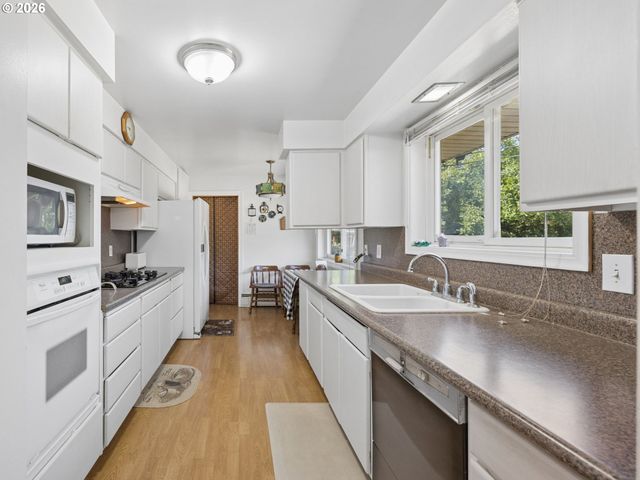 709 Ne 107TH Pl, Portland, OR 97220