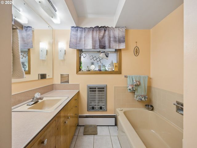 709 Ne 107TH Pl, Portland, OR 97220