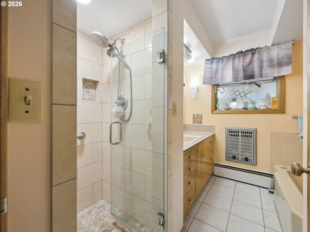 709 Ne 107TH Pl, Portland, OR 97220