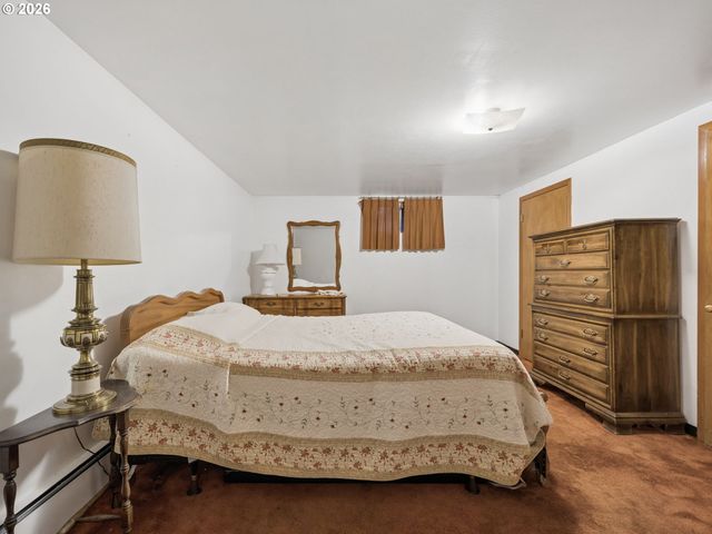 709 Ne 107TH Pl, Portland, OR 97220