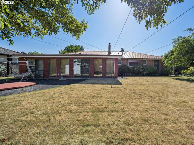 709 Ne 107TH Pl, Portland, OR 97220