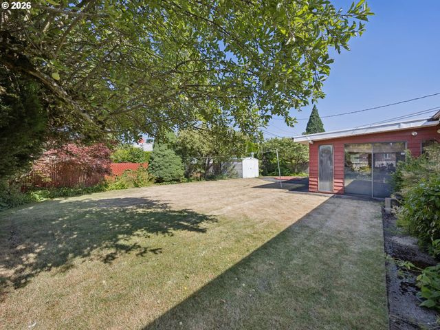 709 Ne 107TH Pl, Portland, OR 97220