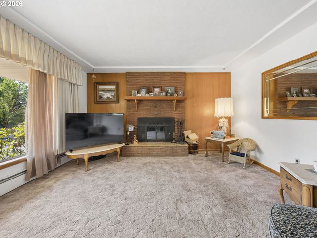 709 Ne 107TH Pl, Portland, OR 97220