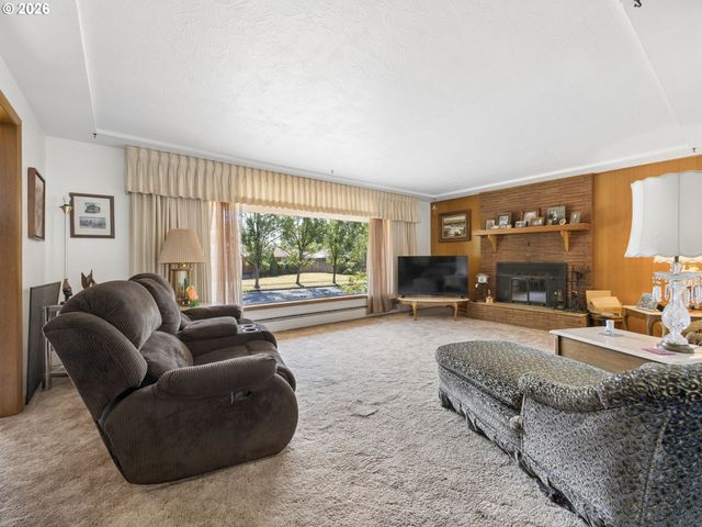 709 Ne 107TH Pl, Portland, OR 97220