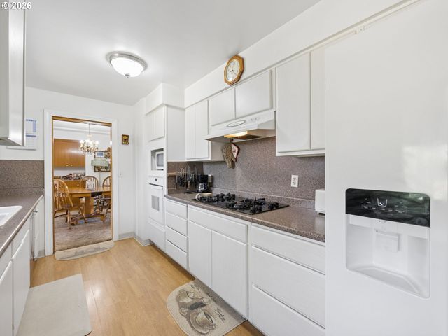 709 Ne 107TH Pl, Portland, OR 97220