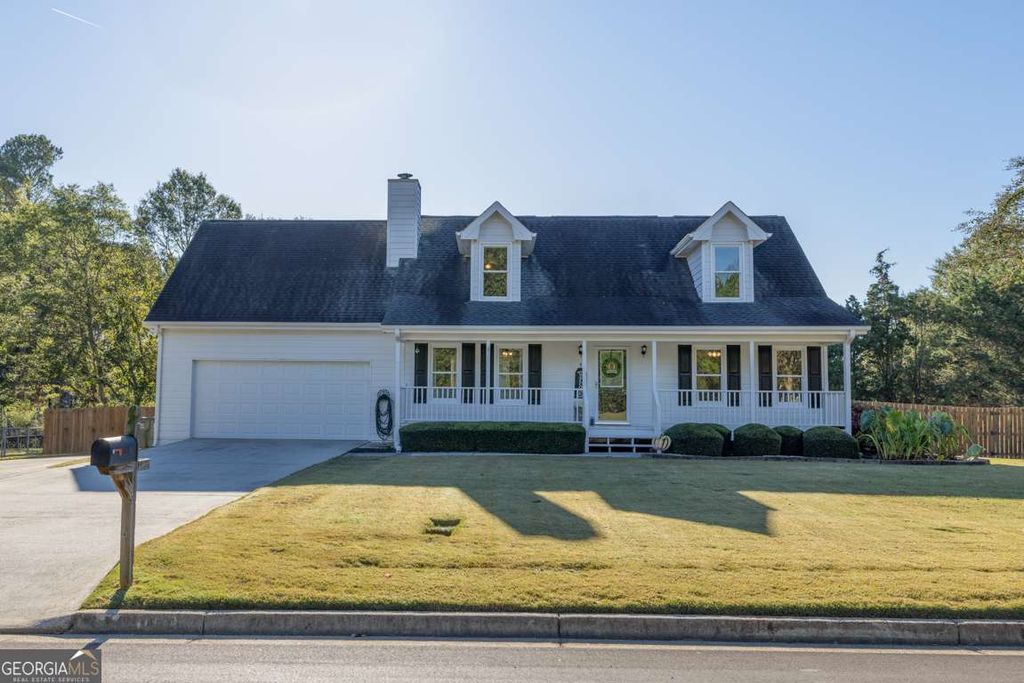 1460 TWIN MANOR Drive, Loganville, GA 30052