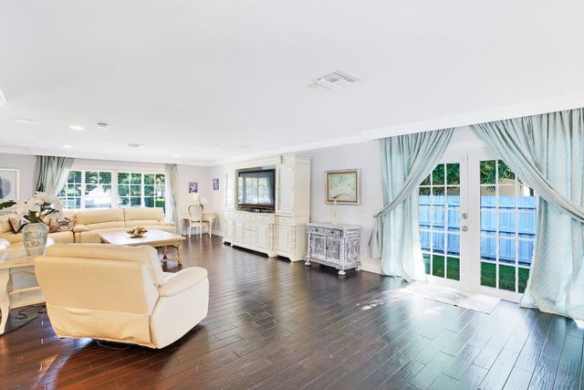 17 E Ocean Avenue, Ocean Ridge, FL 33435