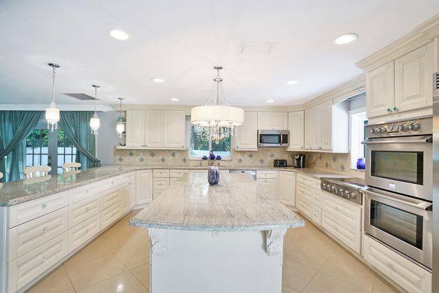 17 E Ocean Avenue, Ocean Ridge, FL 33435