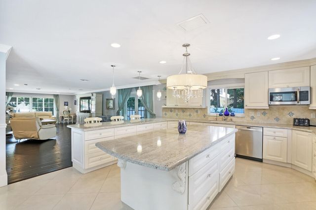 17 E Ocean Avenue, Ocean Ridge, FL 33435