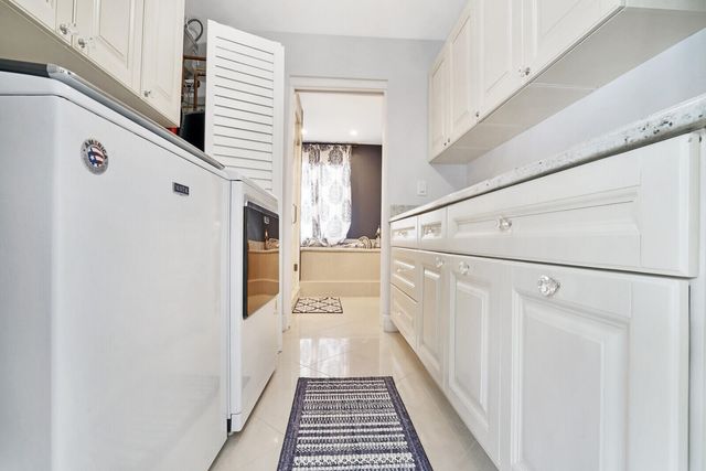 17 E Ocean Avenue, Ocean Ridge, FL 33435