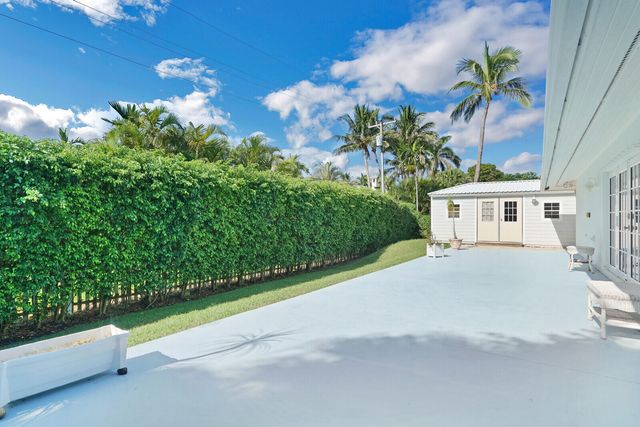 17 E Ocean Avenue, Ocean Ridge, FL 33435