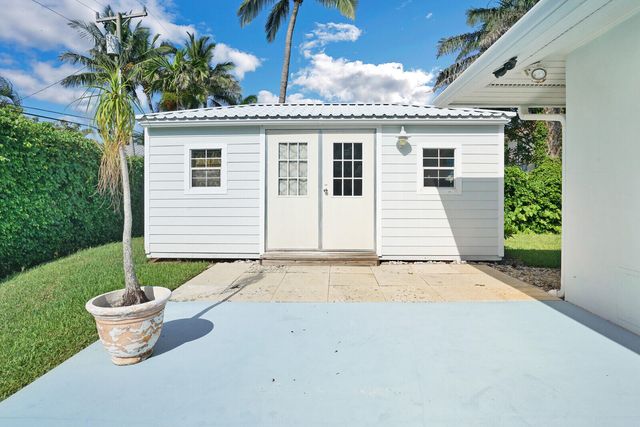 17 E Ocean Avenue, Ocean Ridge, FL 33435