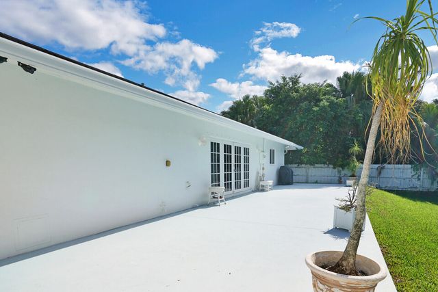 17 E Ocean Avenue, Ocean Ridge, FL 33435