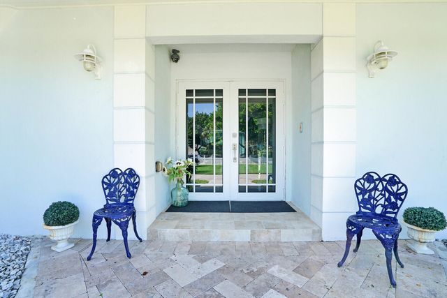 17 E Ocean Avenue, Ocean Ridge, FL 33435