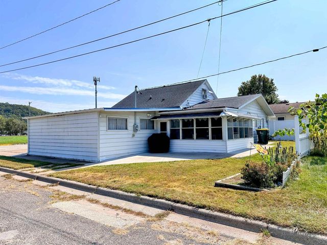 731 N Michigan Street, Prairie Du Chien, WI 53821