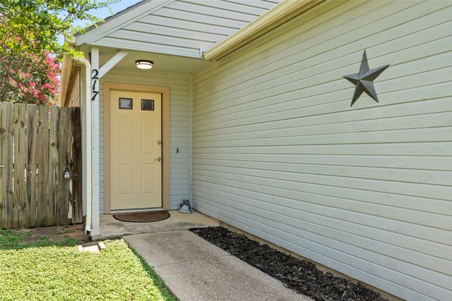 217 Teakwood Lane, Lewisville, TX 75067