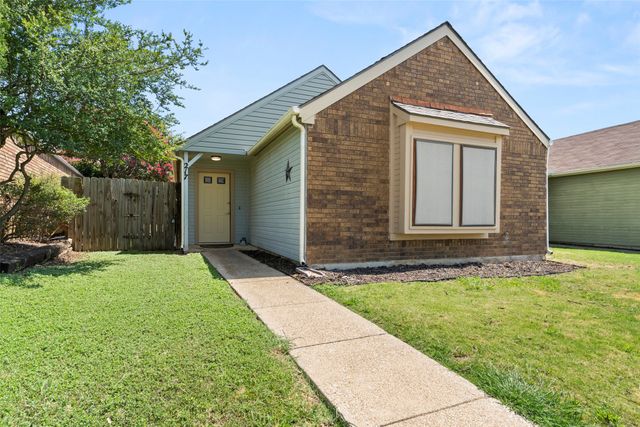 217 Teakwood Lane, Lewisville, TX 75067