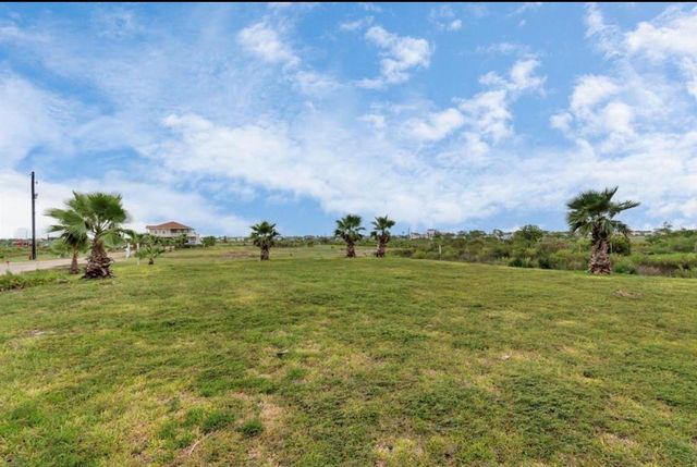 18 Cindy Palmer Lane, Dickinson, TX 77539