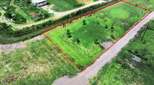 18 Cindy Palmer Lane, Dickinson, TX 77539