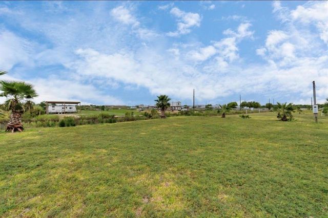 18 Cindy Palmer Lane, Dickinson, TX 77539
