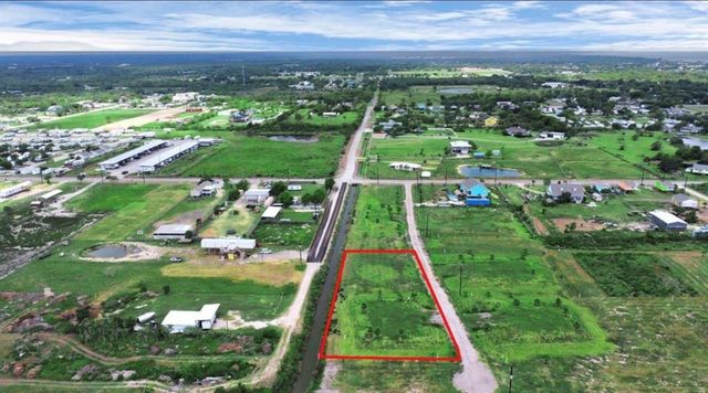 18 Cindy Palmer Lane, Dickinson, TX 77539