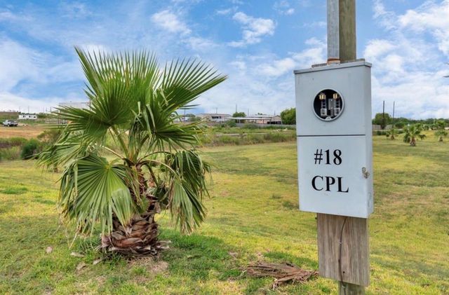 18 Cindy Palmer Lane, Dickinson, TX 77539