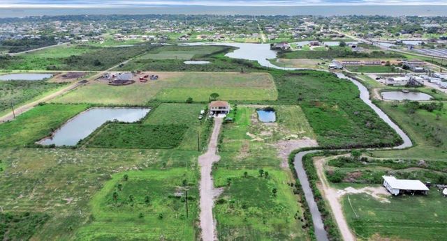 18 Cindy Palmer Lane, Dickinson, TX 77539