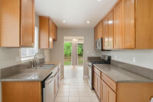 5828 Shenandoah Dr, Sacramento, CA 95841