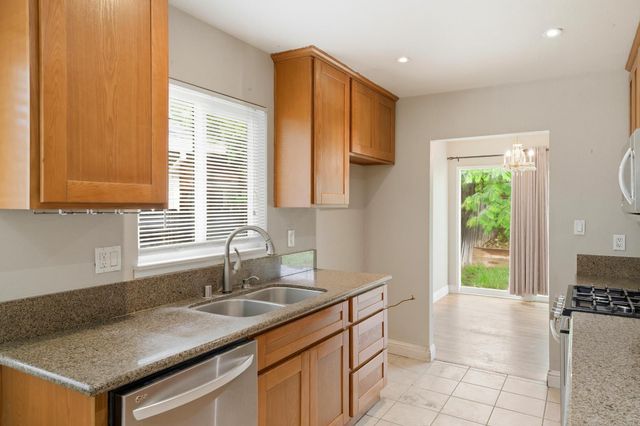 5828 Shenandoah Dr, Sacramento, CA 95841