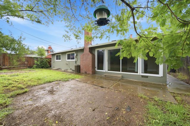 5828 Shenandoah Dr, Sacramento, CA 95841