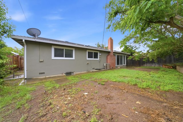5828 Shenandoah Dr, Sacramento, CA 95841