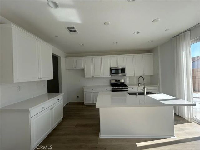 12574 Dartola, Victorville, CA 92392