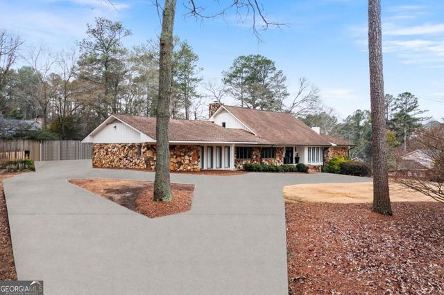 10 Woodland Drive, Cartersville, GA 30120
