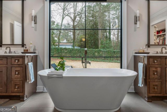 10 Woodland Drive, Cartersville, GA 30120