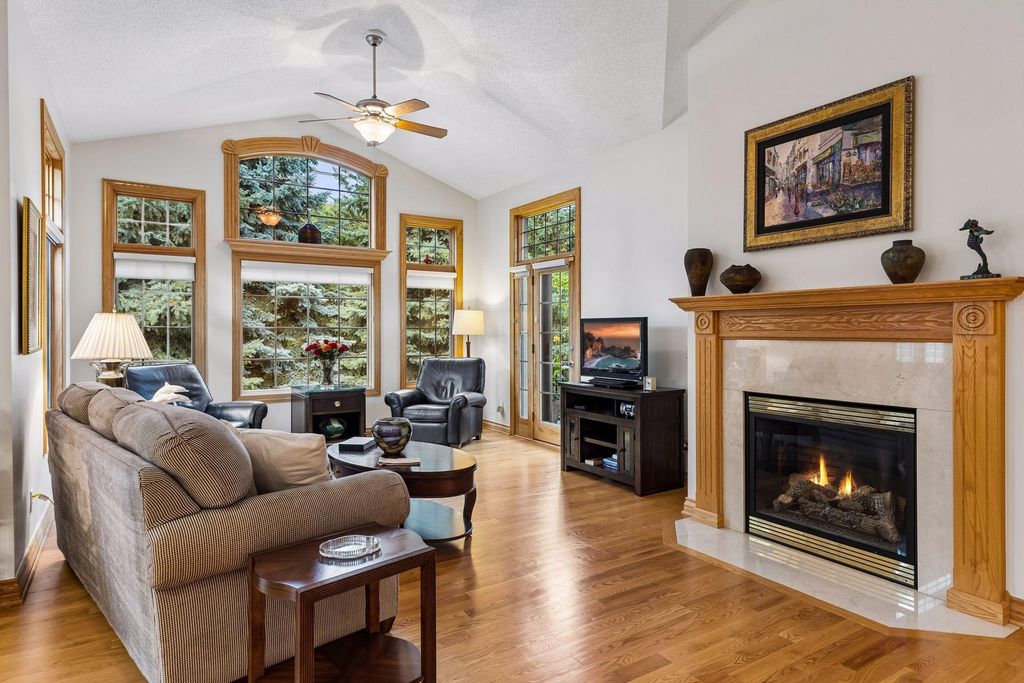 10162 Chestnut Circle N, Brooklyn Park, MN 55443 — photo 2
