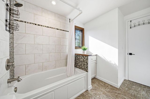 128 Winter Green Loop SW, Pataskala, OH 43062