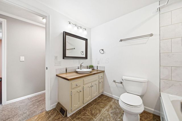 128 Winter Green Loop SW, Pataskala, OH 43062