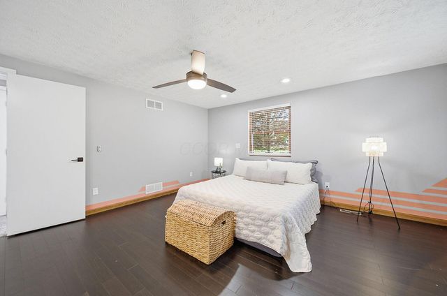 128 Winter Green Loop SW, Pataskala, OH 43062