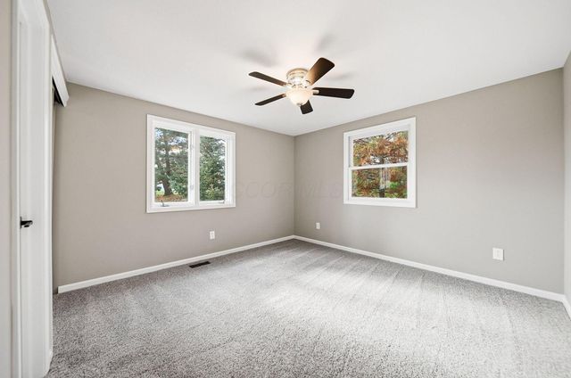 128 Winter Green Loop SW, Pataskala, OH 43062