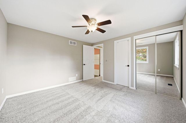 128 Winter Green Loop SW, Pataskala, OH 43062