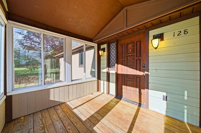 128 Winter Green Loop SW, Pataskala, OH 43062