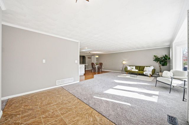 128 Winter Green Loop SW, Pataskala, OH 43062