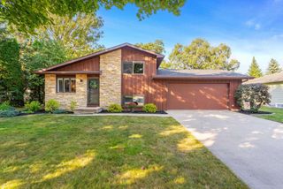 1715 VILLA PARK DRIVE, Oshkosh, WI 54904