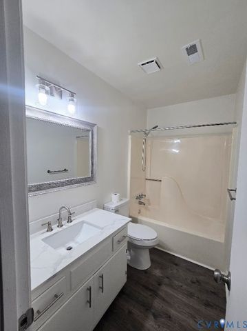 7160 Full Rack Dr, Midlothian, VA 23112