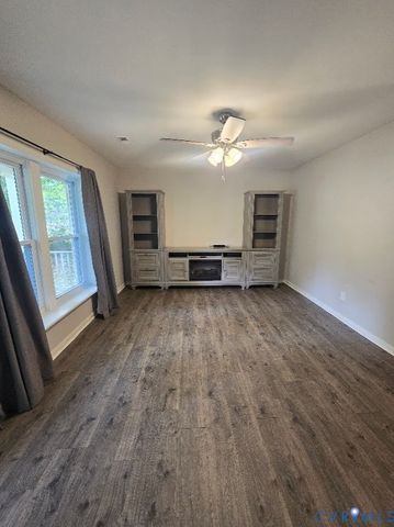 7160 Full Rack Dr, Midlothian, VA 23112